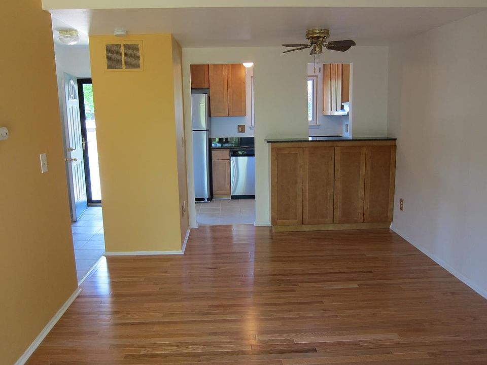 1st image of 418 Hartman Ln