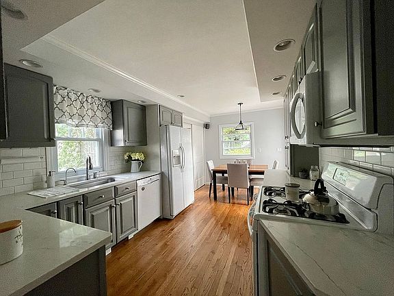 2nd image of 38 N Lincoln Ave