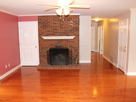 4th image of 235 Brookside Dr