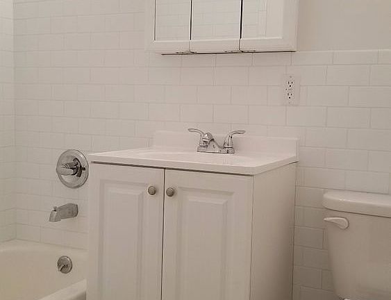 3rd image of 148 Parkside Ave APT 1A