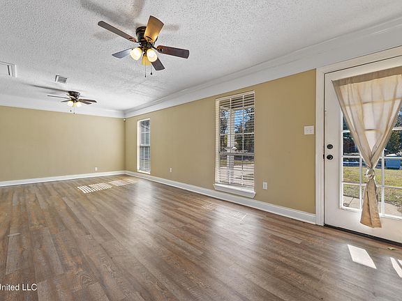 2nd image of 2871 Garden Dale Ave