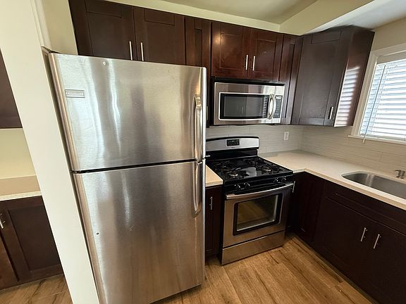 3rd image of 4448-52 Estrella Ave #4450