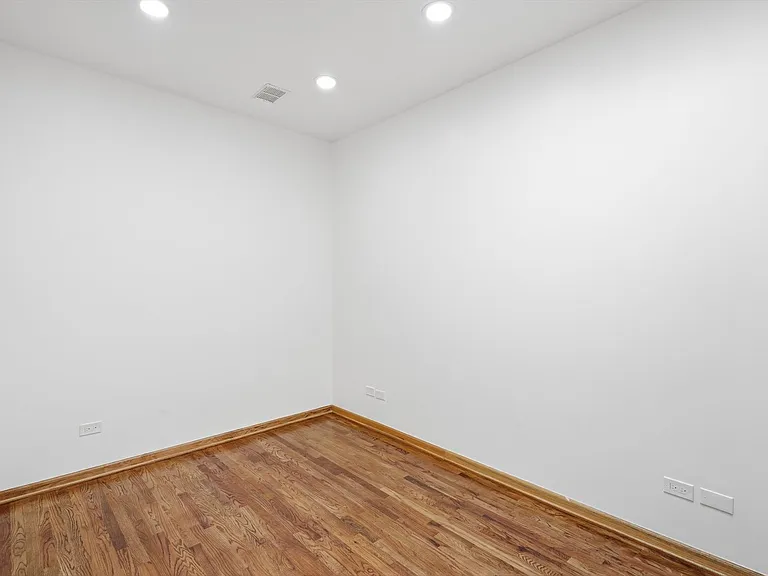 2723 N Clark St #2 — Photo 9