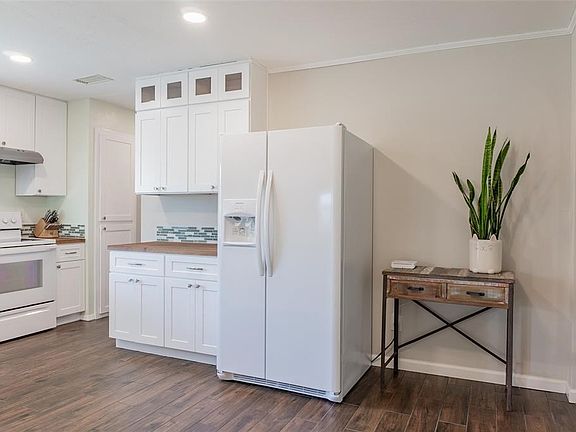 4th image of 4722 Oakwood Dr