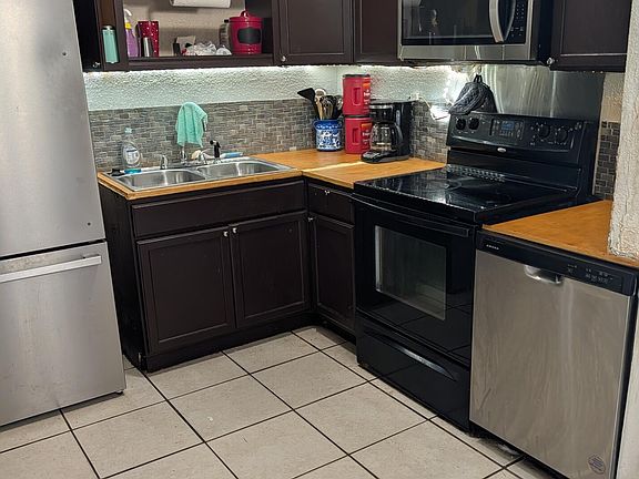 2nd image of 4541 MONCRIEF Road W