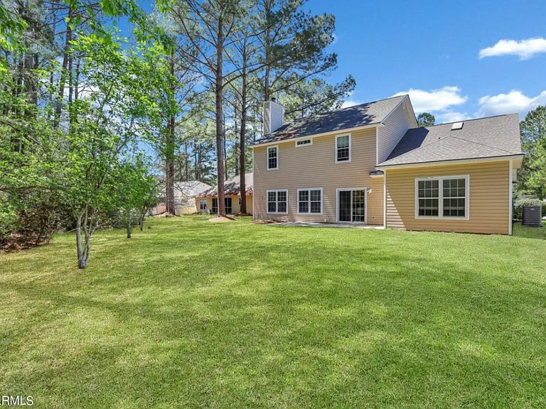 45 Mayfair Dr — Photo 32