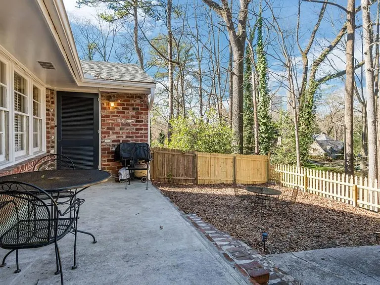 147 Lindbergh Dr NE — Photo 12