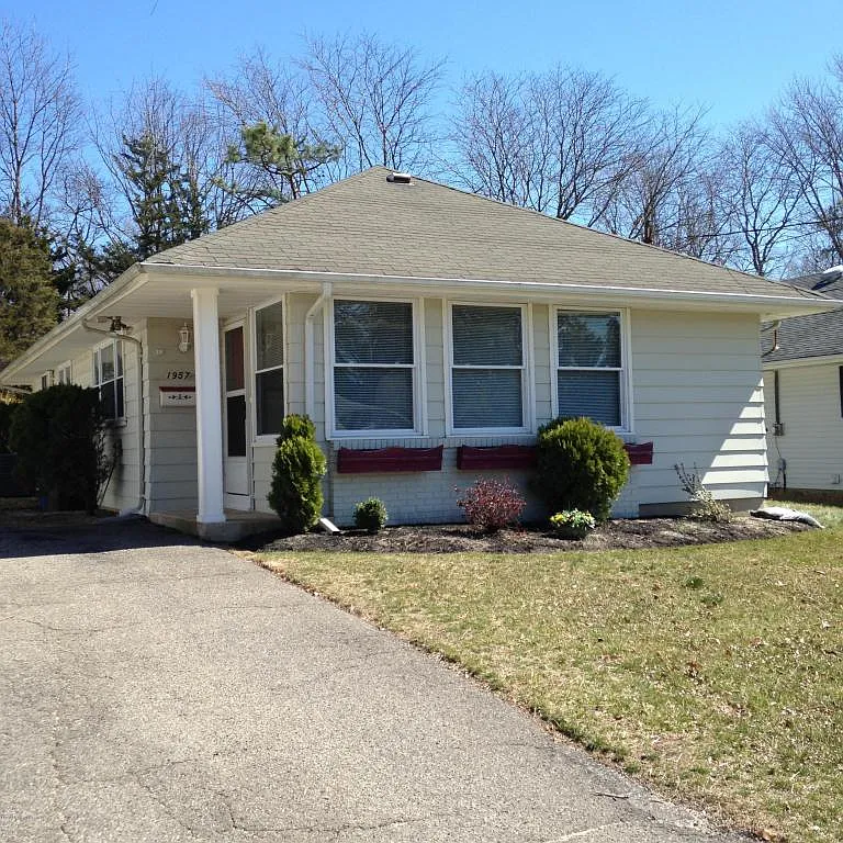 1957 Mount Carmel Blvd photo 1