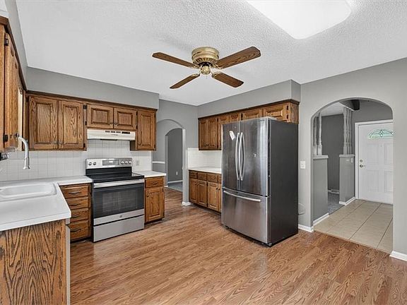 3rd image of 8107 Noland Rd