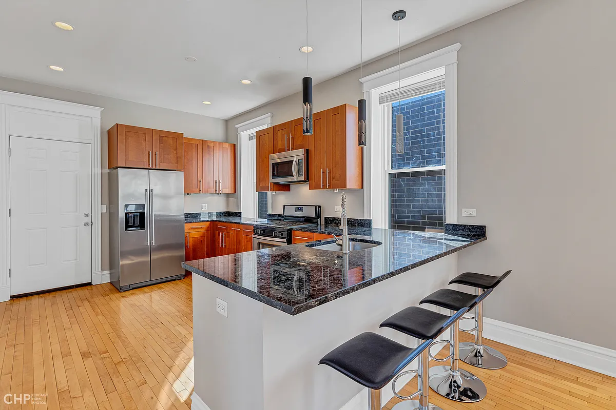 Building Photo - 1423 N Cleaver St #2F