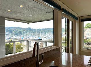 255 Shannon Dr SE APT 101, Bainbridge Island, WA 98110