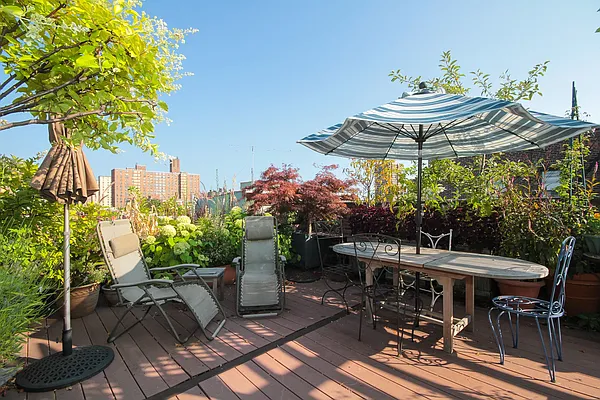 Rented by Compass | media 24