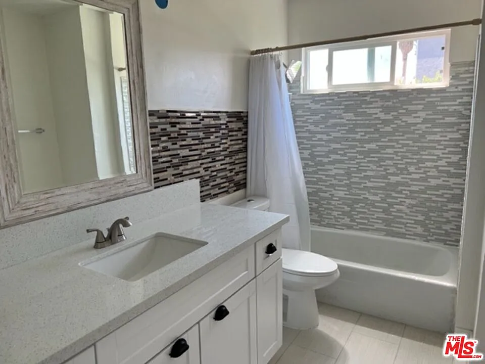 2 bed, 1.0 bath, $2,600 — Photo 3