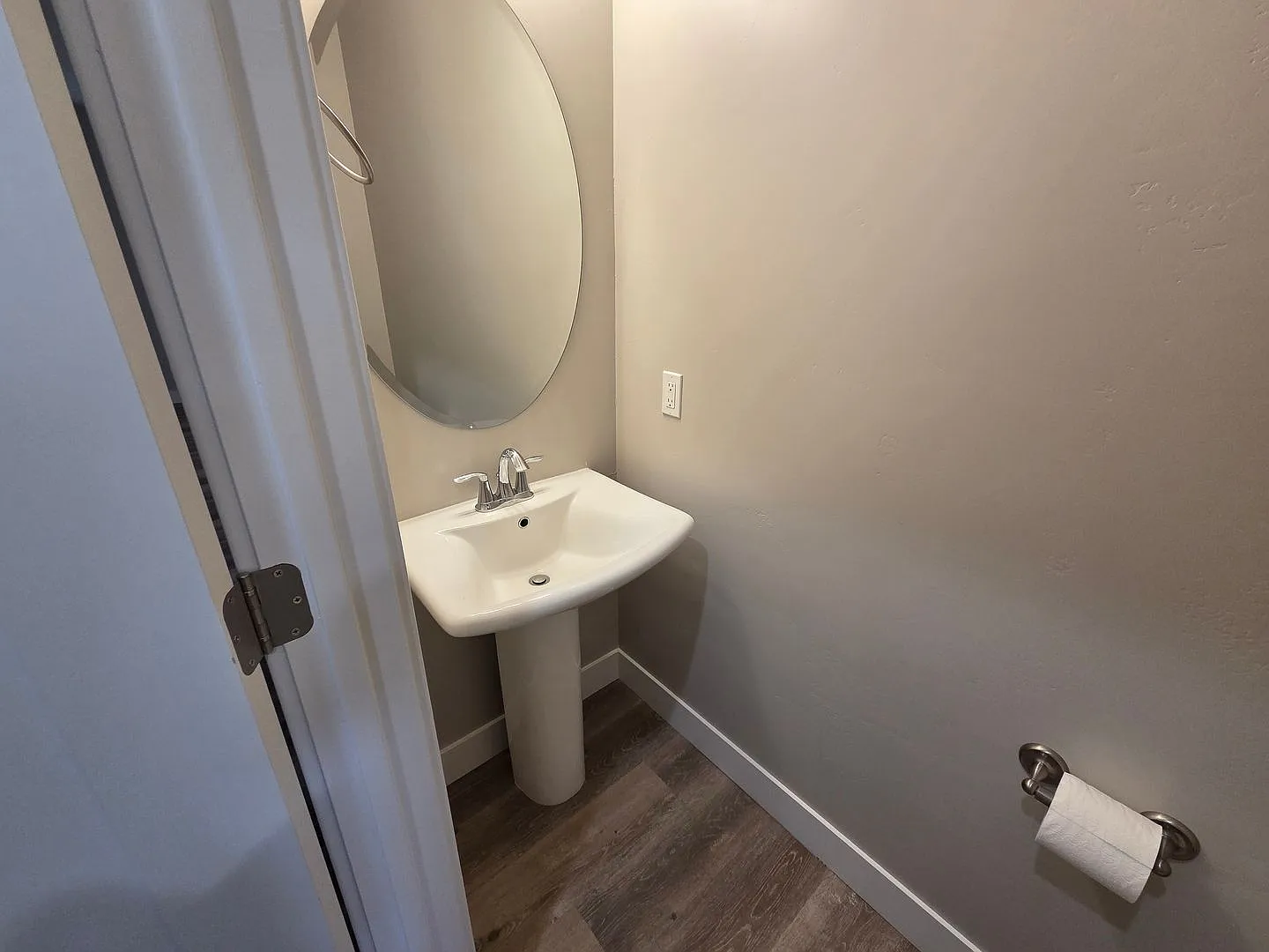 Like-New 3 Bed / 2.5 Bath Townhome in Prime Cedar City Location Act Fast! — Photo 4