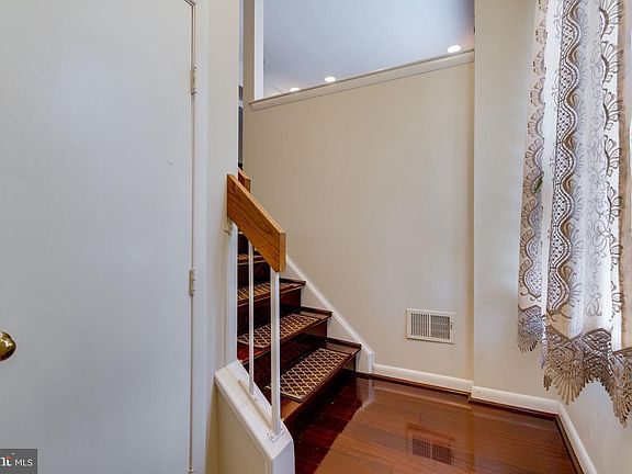 5th image of 8314 Southern Oaks Ct