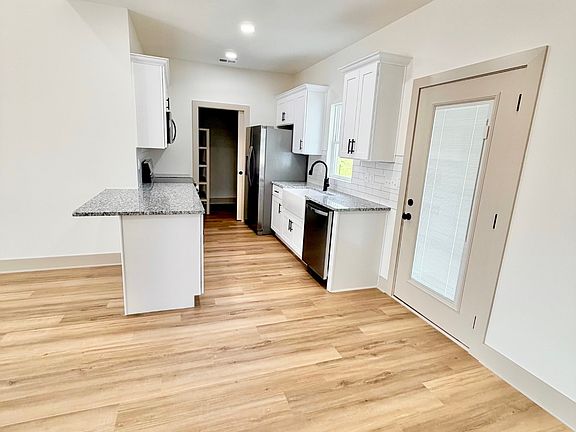4th image of 208 Bailiff St