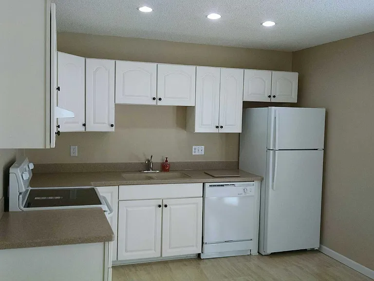 2324 W May Ave — Photo 13