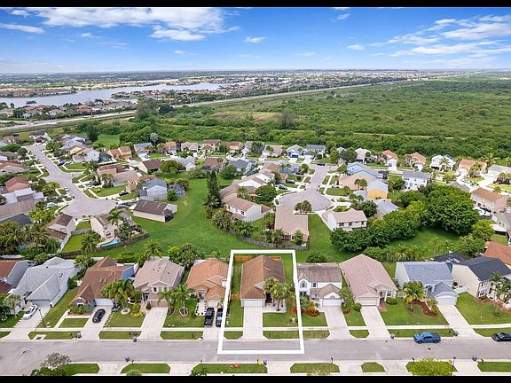 2nd image of 22449 Middletown Drive