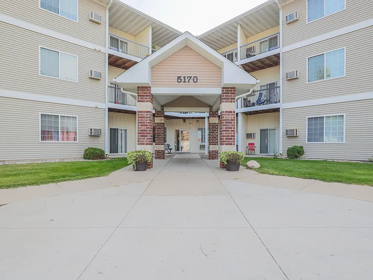 Amber Crossing Apartments — Photo 1