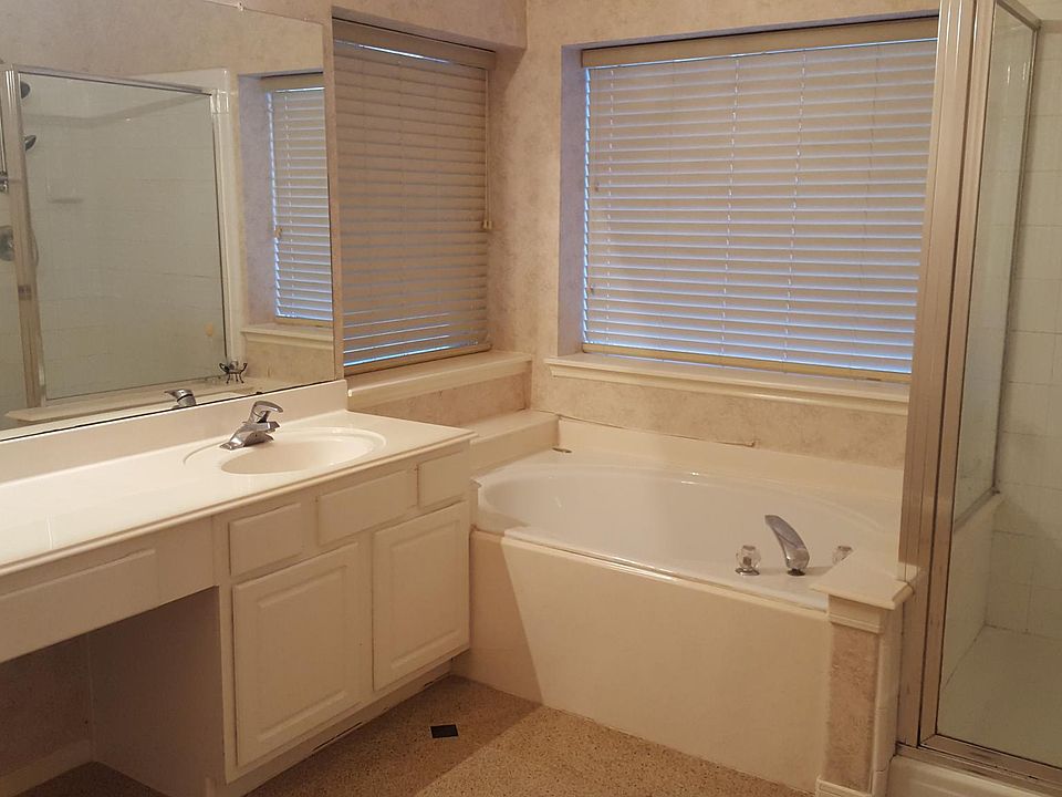 1st image of 5003 Pin Oak Dr