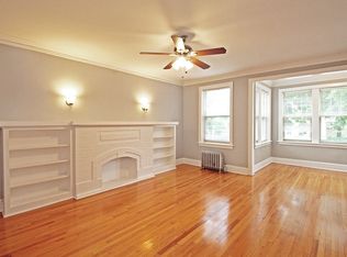 24 Washington Blvd APT 1B, Oak Park, IL 60302