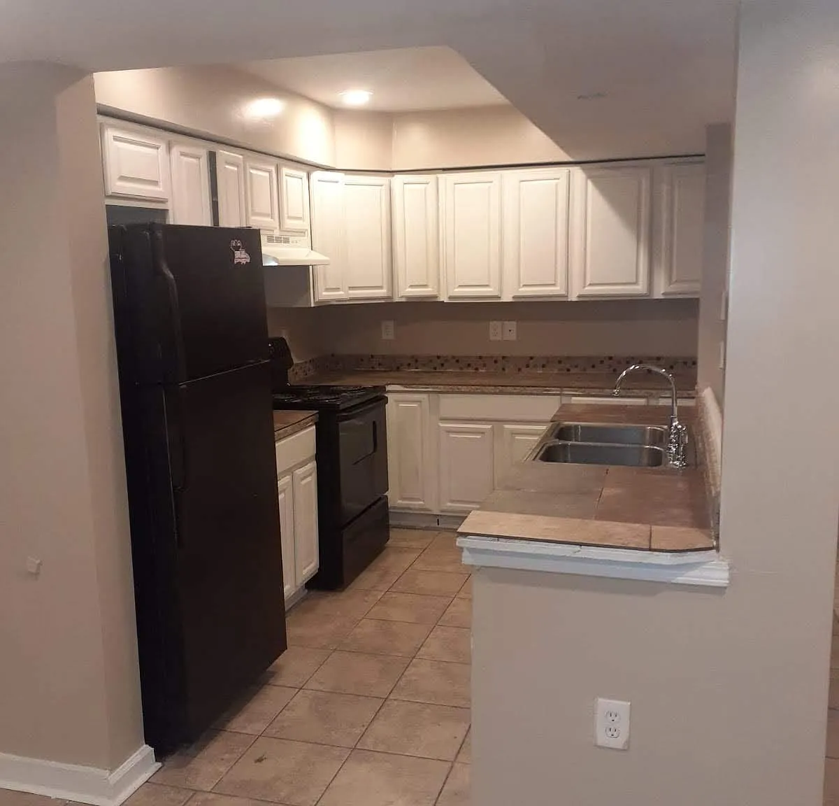 4 bed, 2.5 bath, 1750 sqft, $1,900 — Photo 1