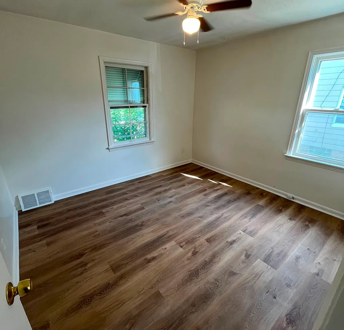 3 bed, $1,800 — Photo 2