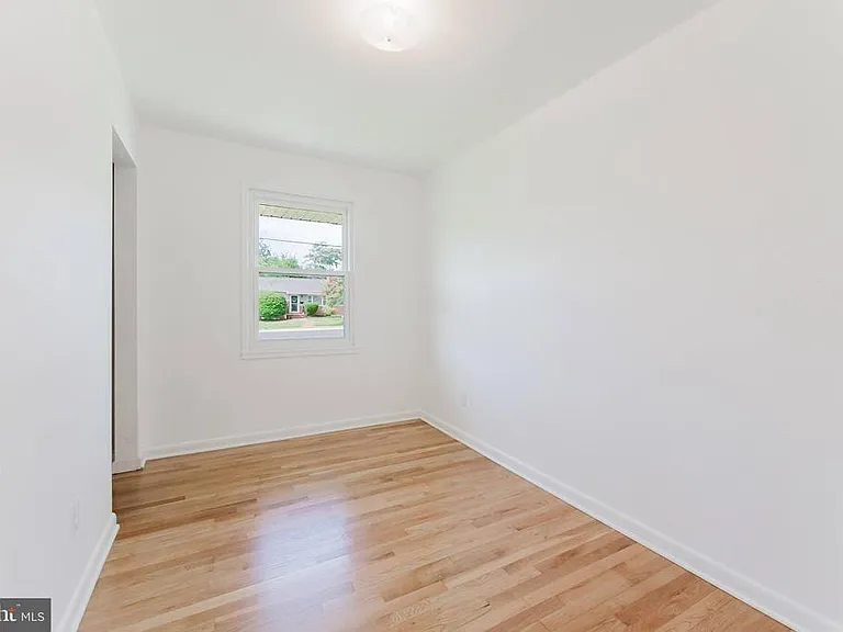 10914 Woodhaven Dr — Photo 9