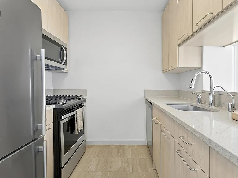 601 W 57th St #38K — Photo 10