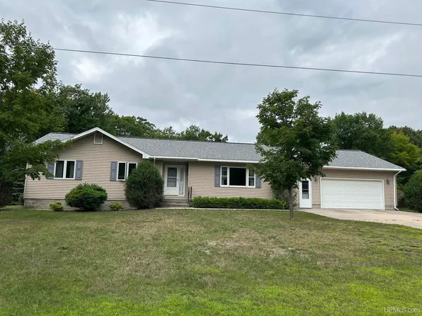 408 Loueda Ave, Escanaba, MI 49829