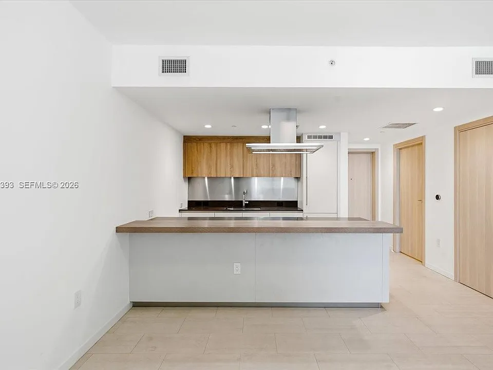 1000 Brickell Plz #3303