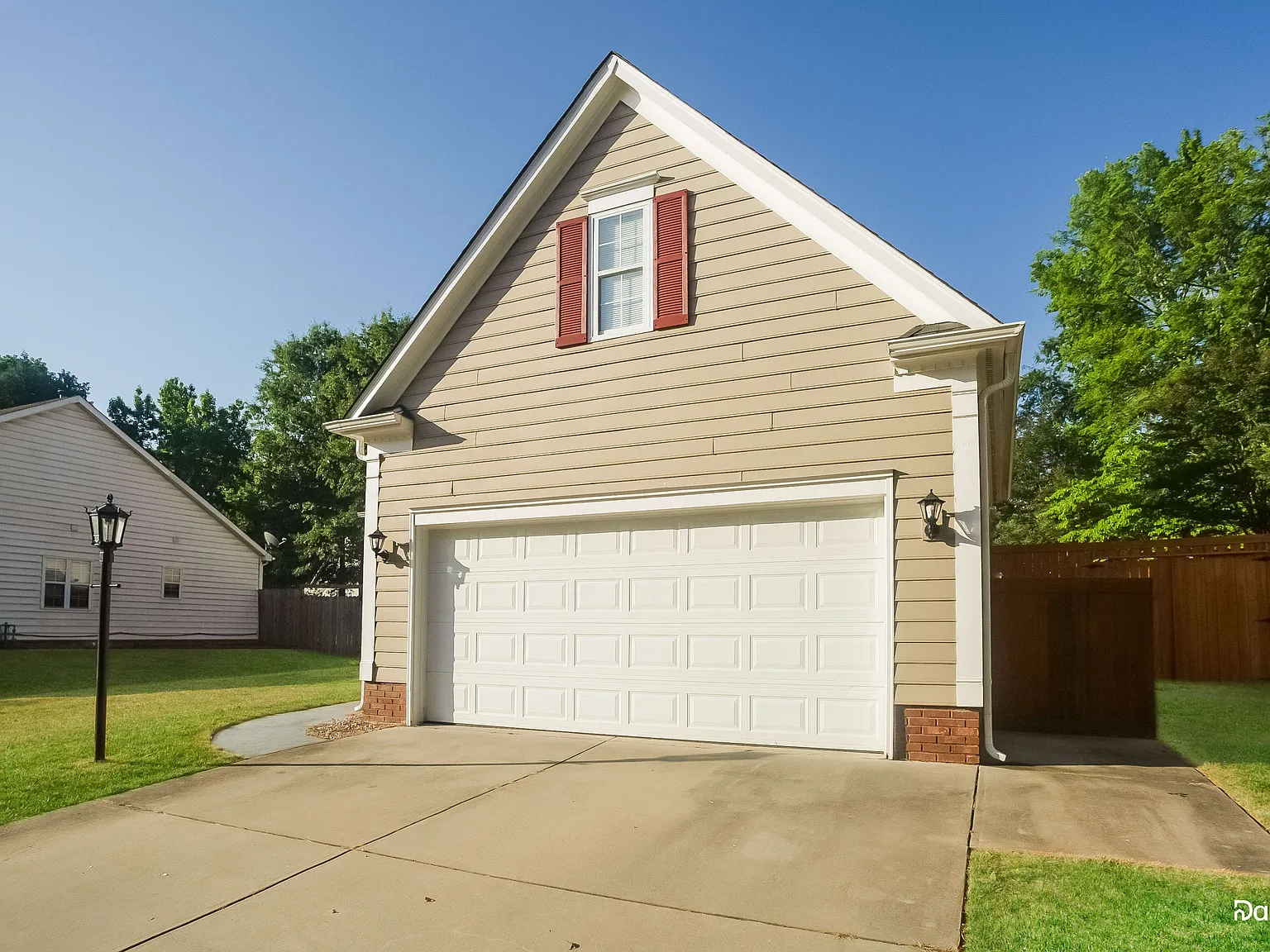 3 bed, 2.5 bath, 1778 sqft, $2,365 — Photo 3