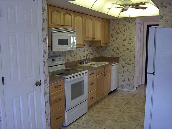4th image of 20 Balsam Dr