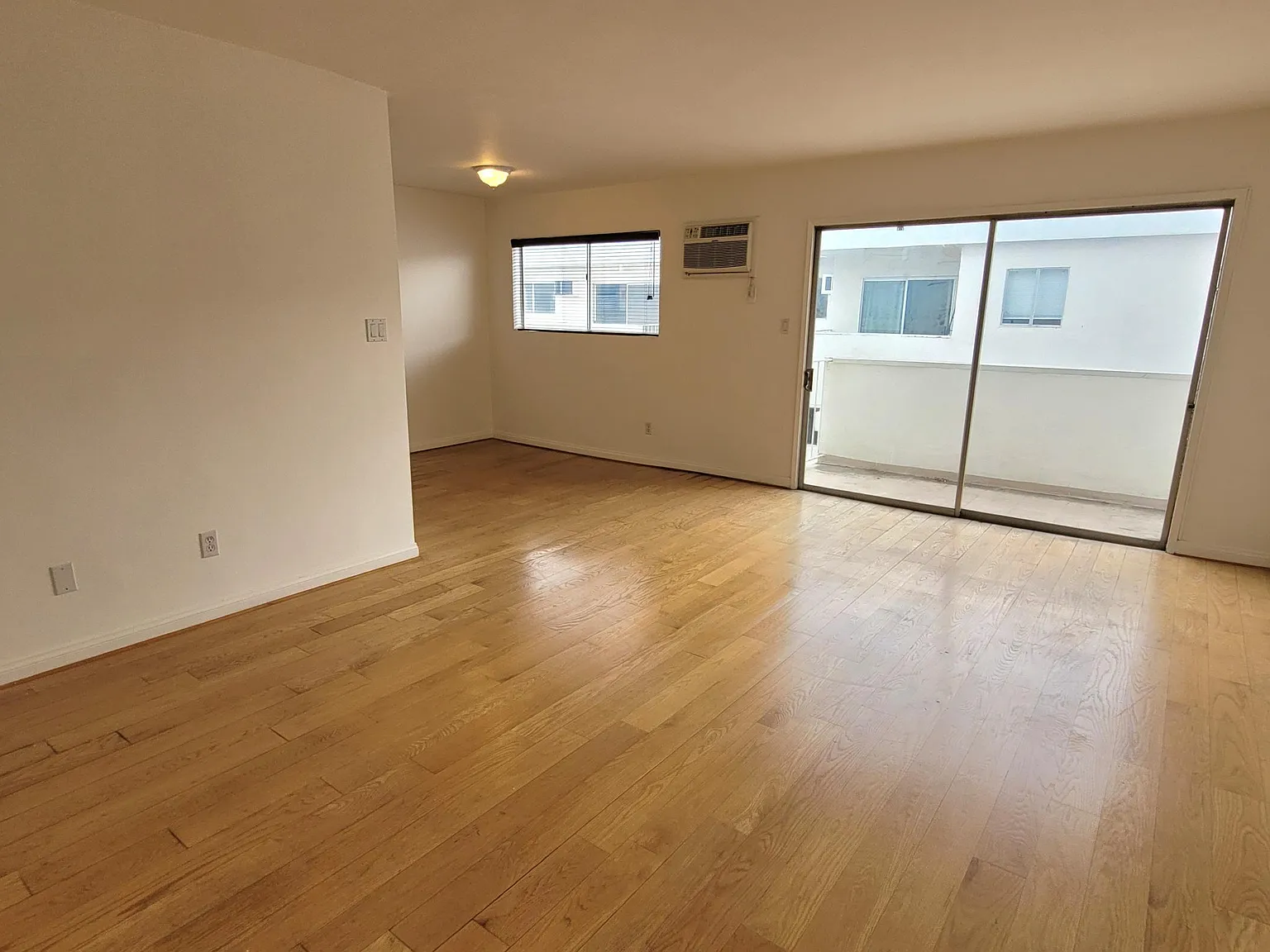 1 bed, 688 sqft, $2,200 — Photo 3