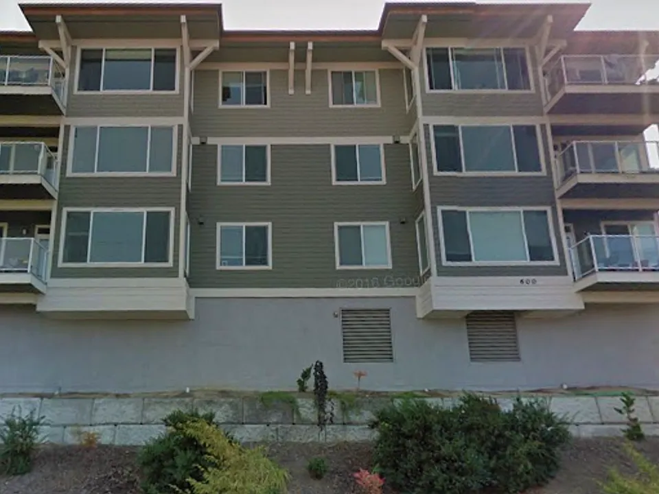 600 Boulevard St
