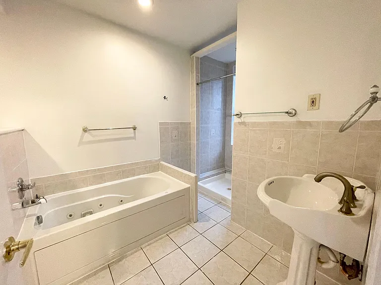 4640 Sansom St #1A — Photo 15
