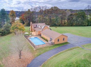 450 Holyfield Ln, Moneta, VA 24121