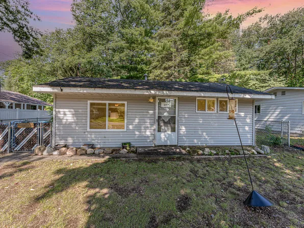 107 Hardwood Ave, Houghton Lake, MI 48629