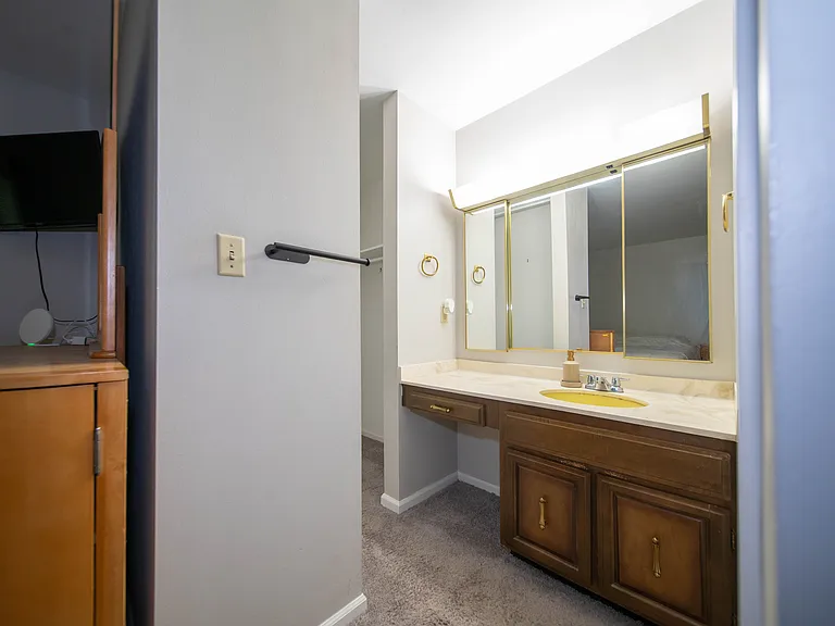 2257 Rome Dr — Photo 18