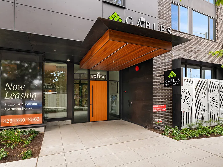 Gables Queen Anne — Photo 5