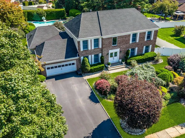 4 Plowshare Court, Marlboro, NJ 07746