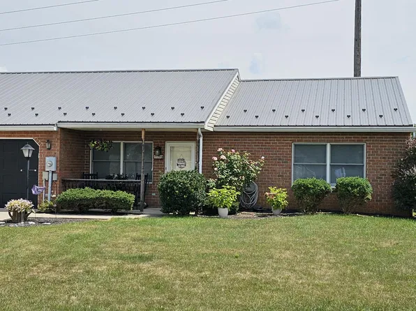 570 Greenfield Dr, Chambersburg, PA 17202