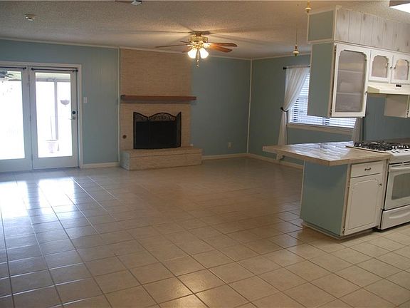 2nd image of 3413 Glenmont Dr
