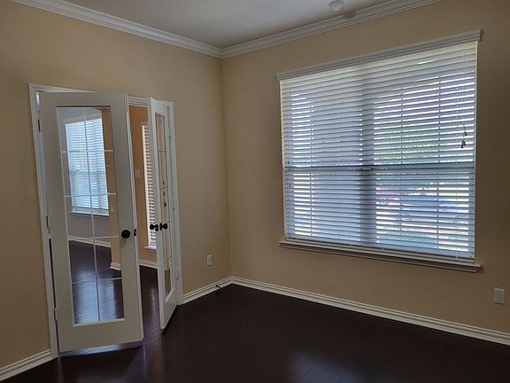 5th image of 807 Olive Ln