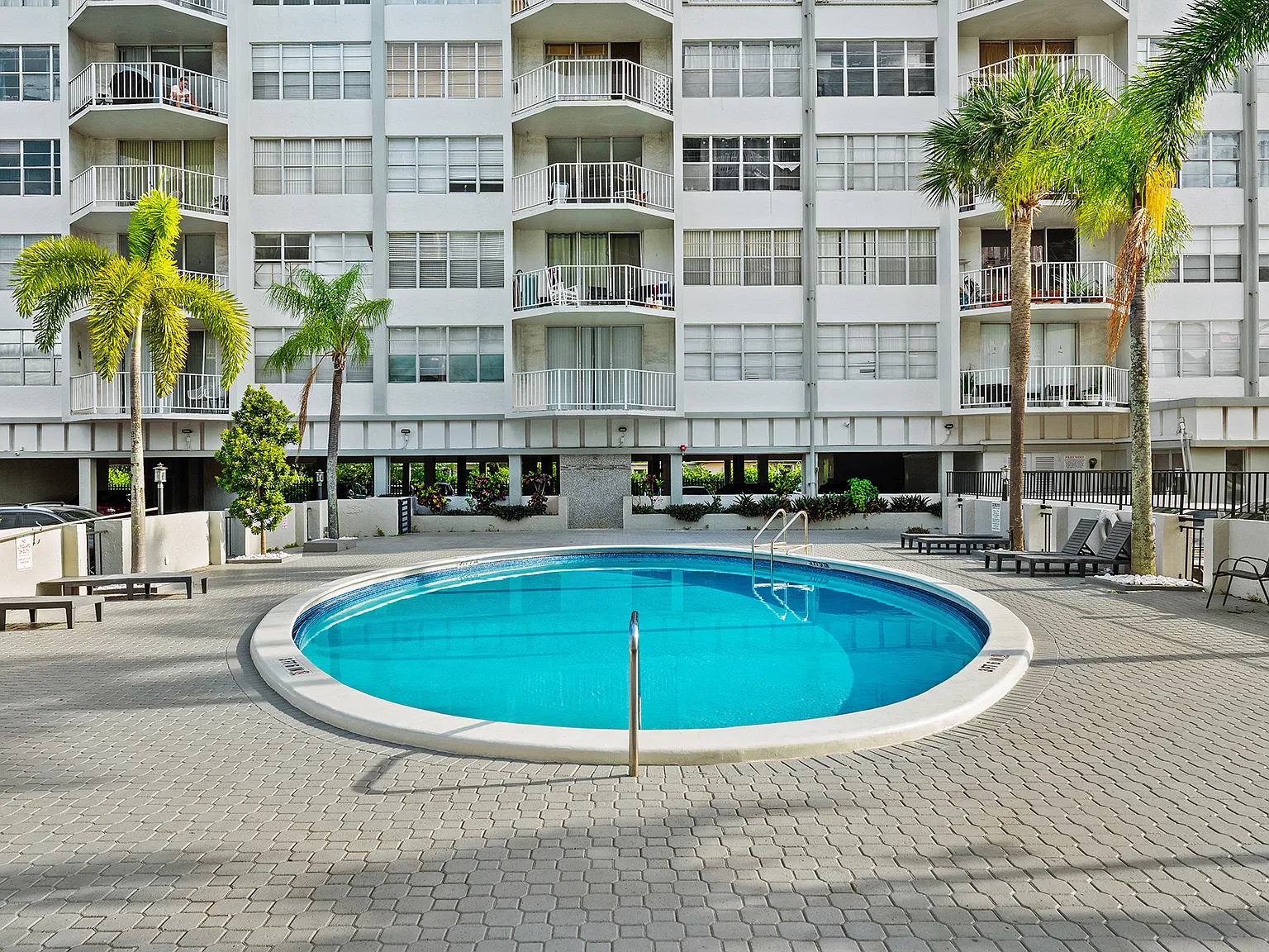 1 bed, 1.5 bath, 780 sqft, $2,100 — Photo 3