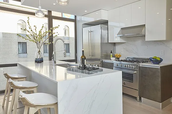 Rented by Chase Global Realty Corp | media 6