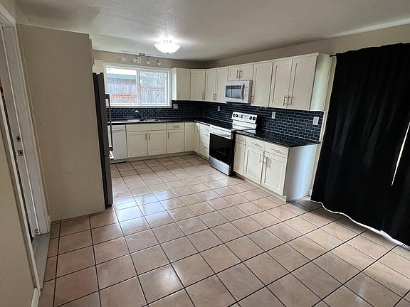 3rd image of 4107 Gillette Ave