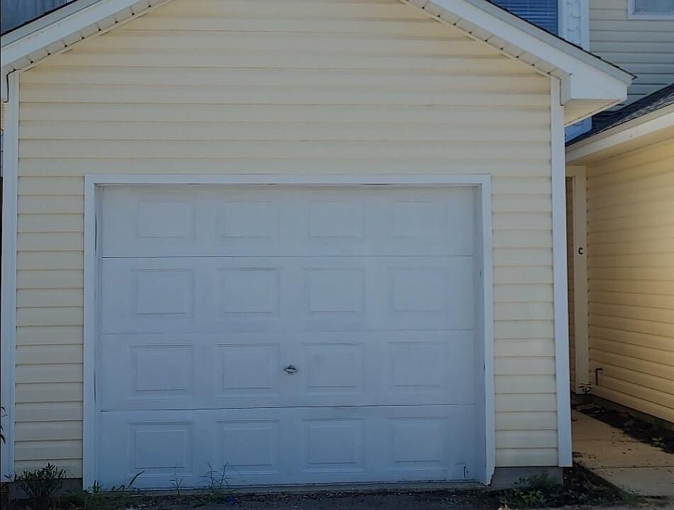 2nd image of 602 Camelia St
