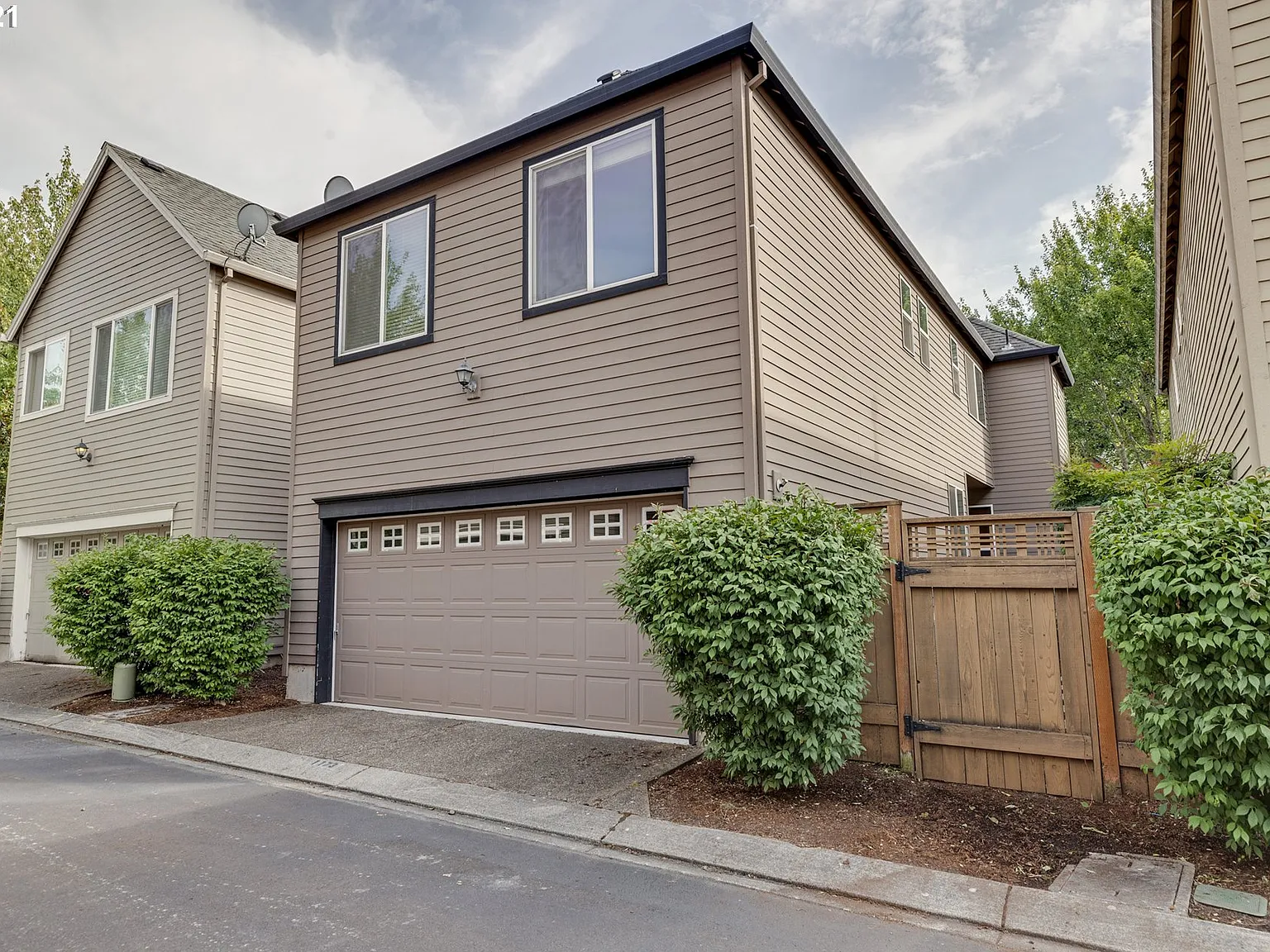 3 bed, 2.5 bath, 1710 sqft, $2,500 — Photo 2