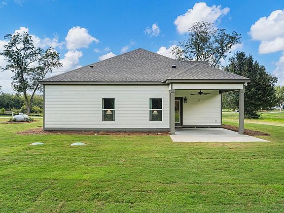 4th image of 109 Chinaberry St